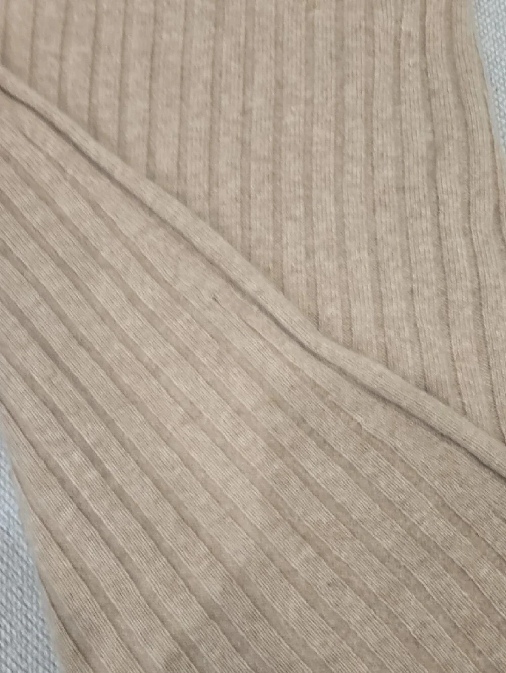 Quince Ribbed Cashmere Midi Skirt and Matching Knit Top in Oatmeal Size Large - Picture 4 of 4